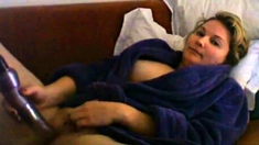 Curvy Jennifer cums in her dressing gown