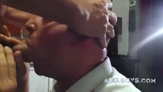 Saugender Nachbar: Amateur-Blowjob von einem Muskelprotz