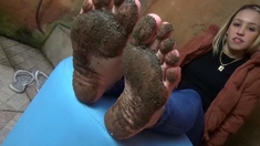 Amateur Foot Fetish Girlfriend Sucks and gives a Footjob