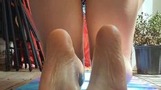 Masturbating amateur cums after solo fun