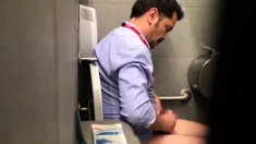 Str8 spy daddy in public toilet 2